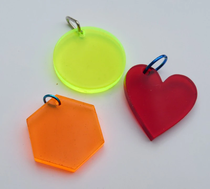 Ohrringe aus Acrylglas