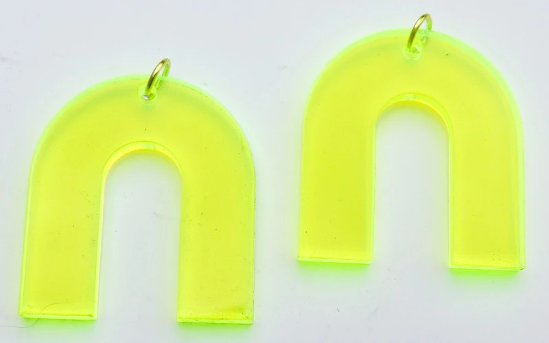 Ohrringe aus Acrylglas