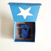 Brosche Blau